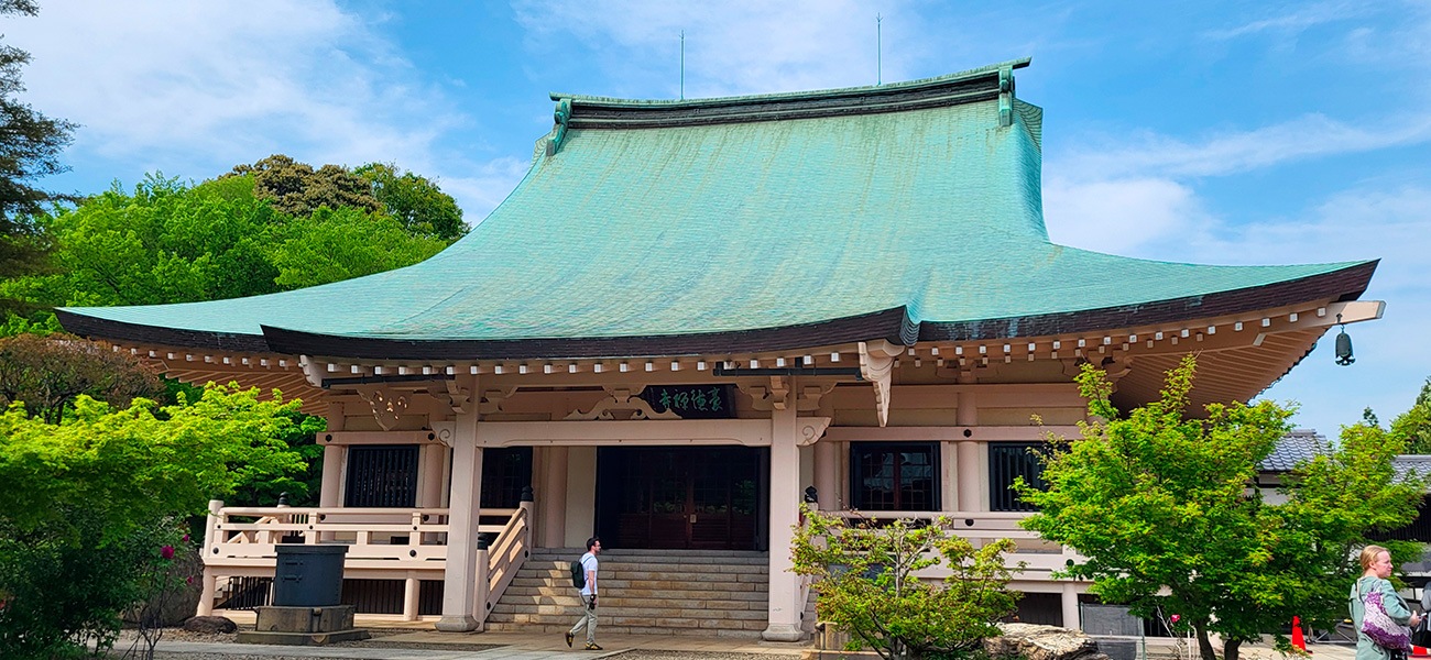 Temple-Gotokuji-carrousel-1