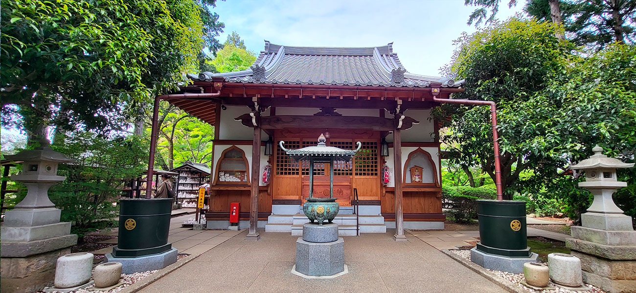 Temple-Gotokuji-carrousel-2