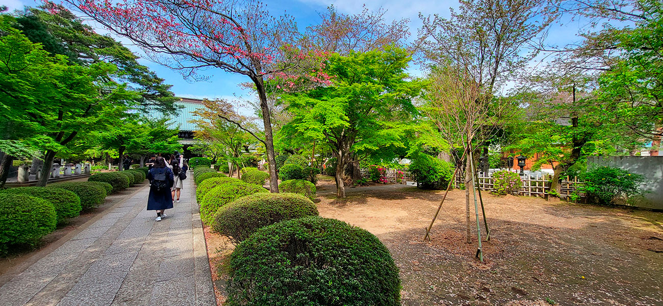 Temple-Gotokuji-carrousel-3